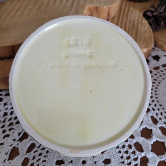 SylvaC # 4816 - Vintage Tatched Cottage Pottery Lidded Trinket Box - Picture 4 of 10